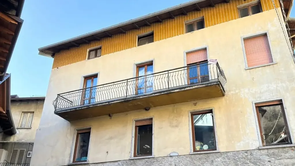 Välivaade - Quadrilocale with Balcony in Ceto's Historic Centre
