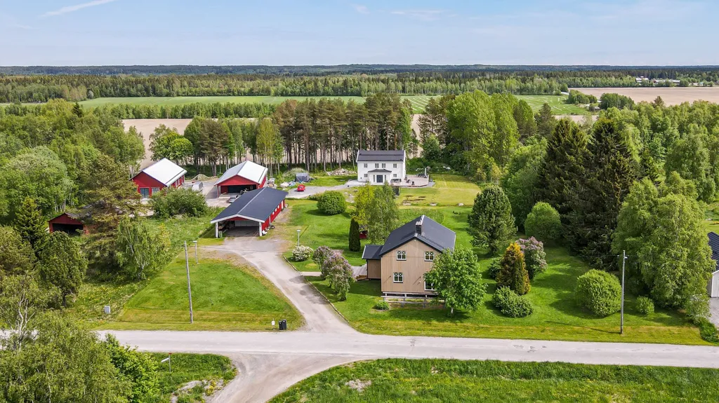 Vista aerea - Renovated Villa with Workshop in Degernäs