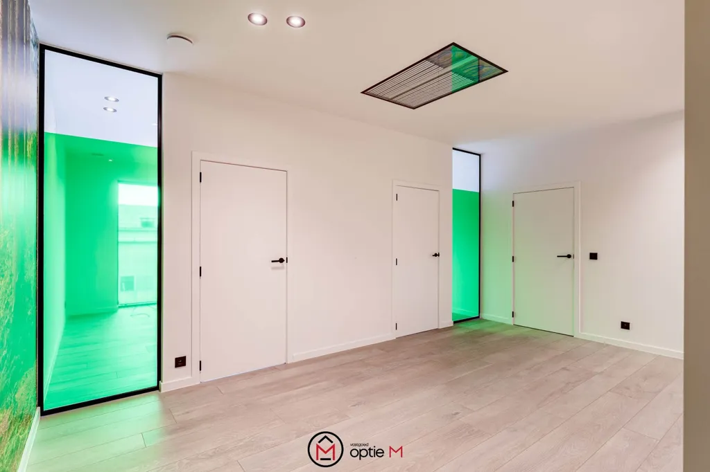Esik - Eco-Friendly KMO Unit with Solar Panels in Heusden