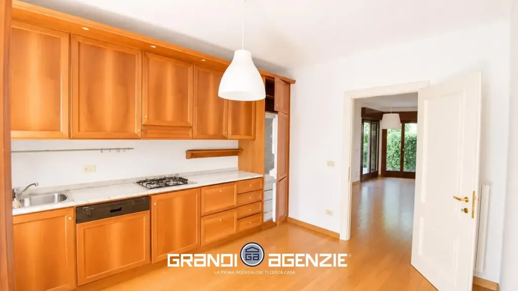 Cuisine - Ground Floor Apartment with Private Garden in Treviso