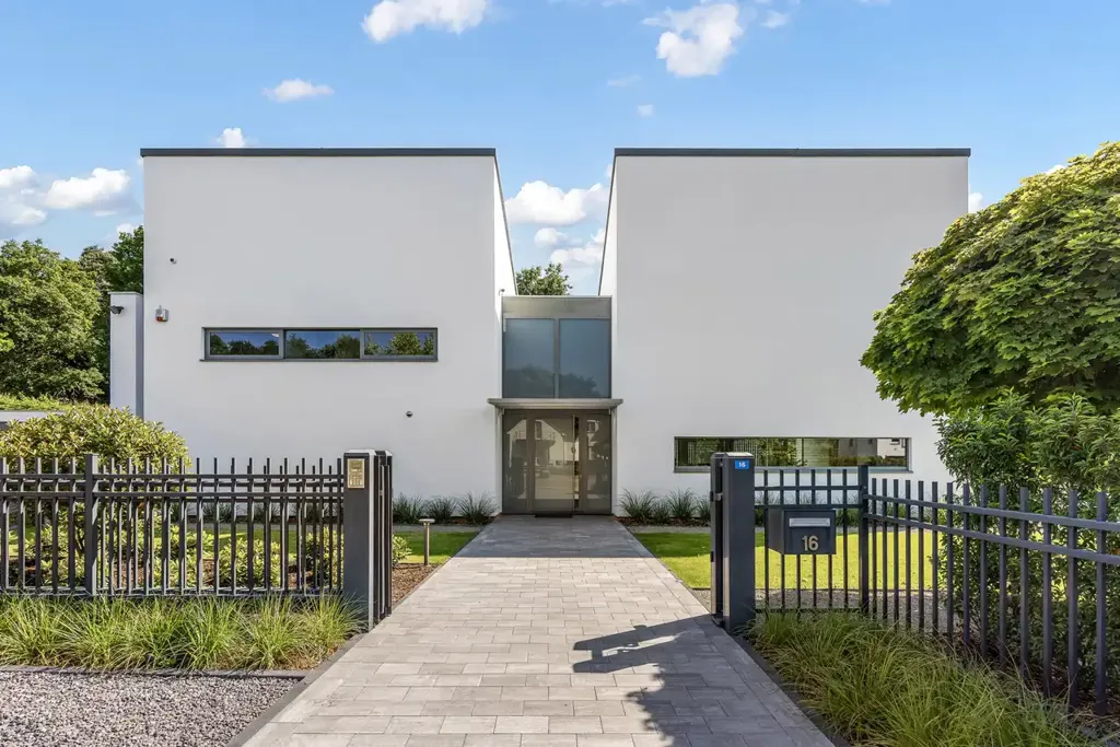 Extérieur - Villa Luxueuse avec Piscine Intérieure à Lanaken