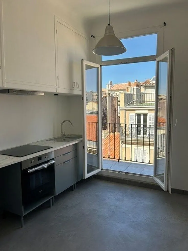Köök - 2-Bed Apartment with Balcony in Marseille