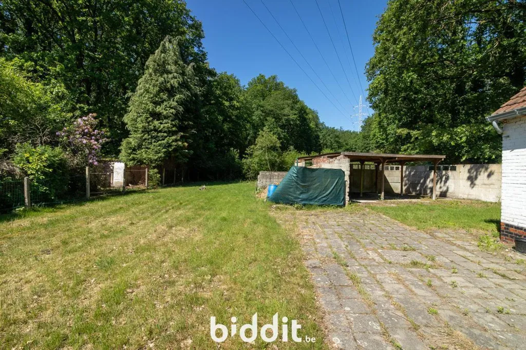 Aed - Well-located House on Large Plot in Central Area