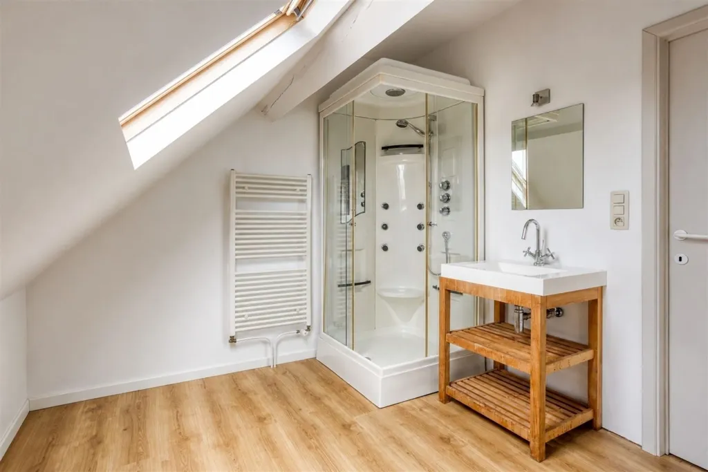 Salles de bain - Maison Rénovée avec Jardin à Edegem