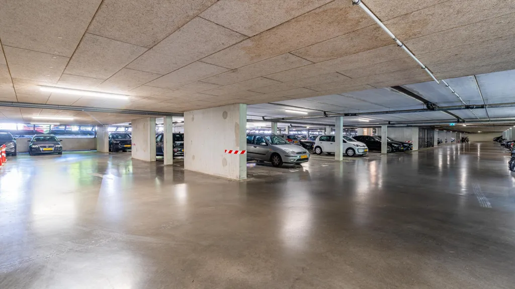Garaaž - Penthouse with Panoramic View in Amsterdam