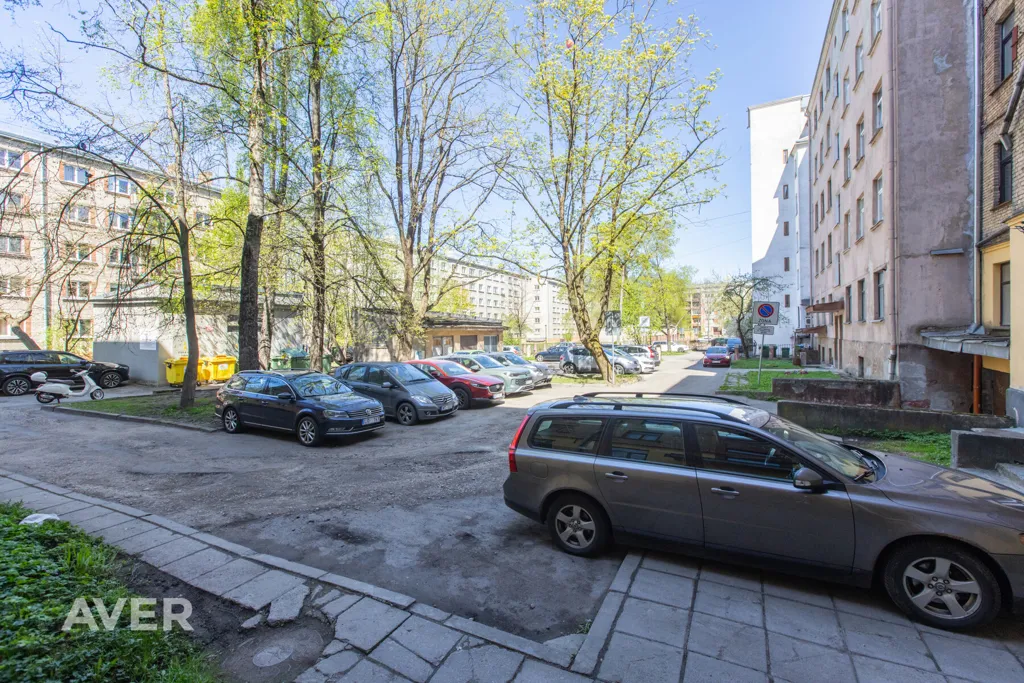 Jardin - 3-Bedroom Flat with Central Location in Riga