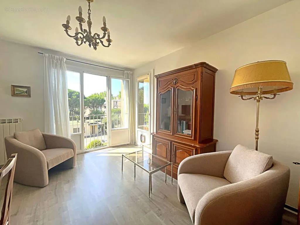 Séjour - Appartement T3 au Calme avec Terrasse à Paris