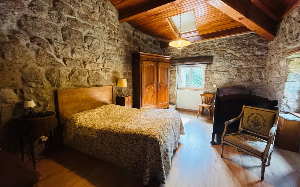 Chambres - Maison avec Deux Habitations Indépendantes à Empurany