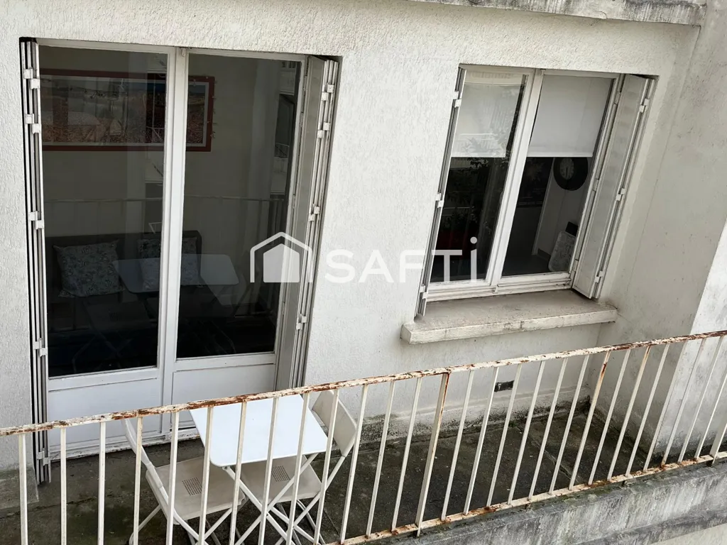 Balcony - Studio with Balcony in Paris 7th Arrondissement