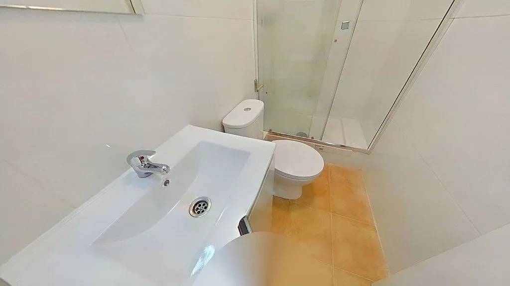 Vannitoad - Three-Bedroom Flat with Metro Access in Verdun