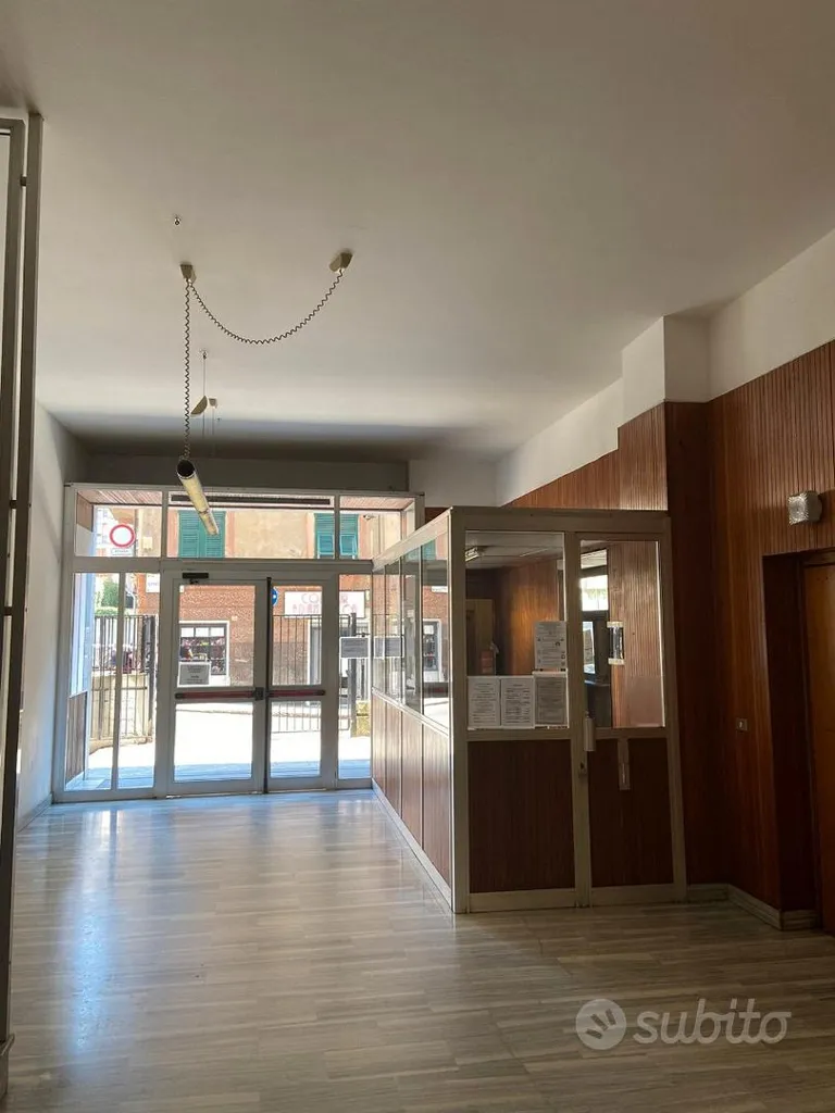 Entrée - Office Space with Balcony in Sestri P. (GE)