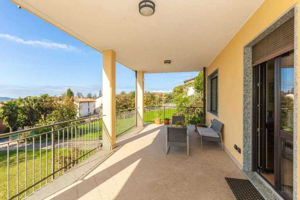 Balcone - Luxury Villa with Lake View in Comerio