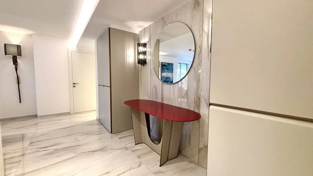 Esik - 2-Bedroom Apartment with Sea View in Cannes Croisette