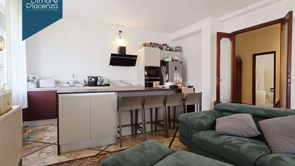 Séjour - Spacious Apartment with Balcony in Piacenza