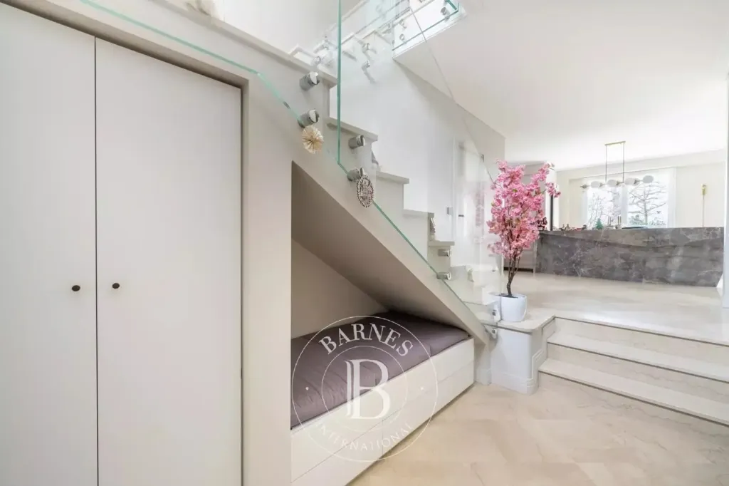 hallway_entrance