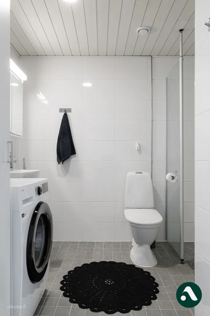 Salles de bain - Bright Two-Bedroom Apartment with Terrace in Nokia