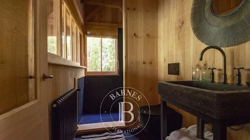 Salles de bain - Villa Luxueuse avec Piscine à Lège-Cap-Ferret