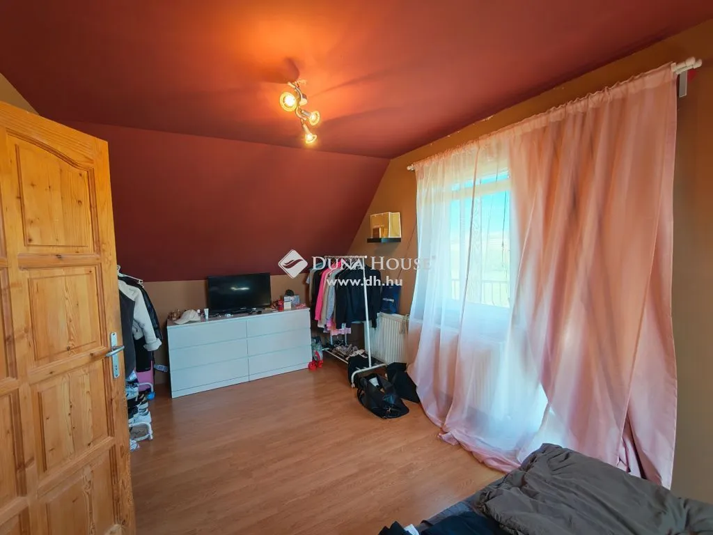 Magamistoad - 3-Bedroom House with Garden in Etyek