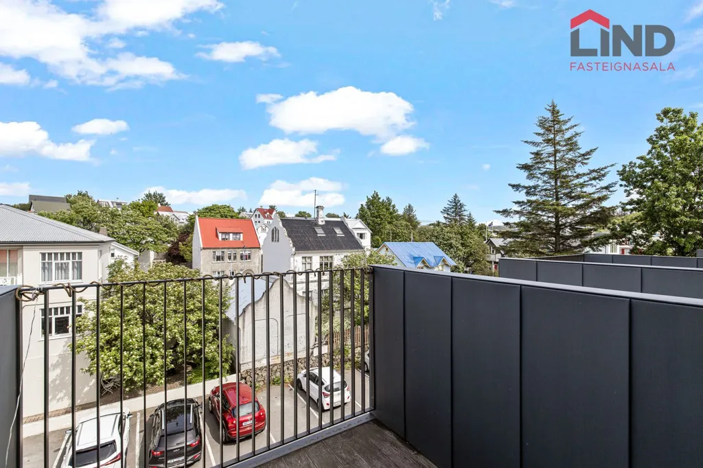 Balcone - Studio Apartment with Sea View in Hafnarfjörður