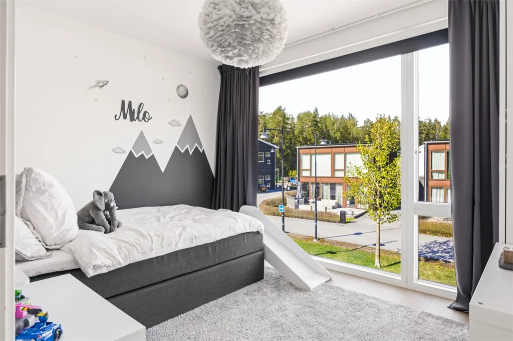 Magamistoad - Modern Two-Storey Flat with Garden in Klinta