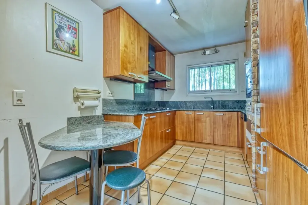 Cucina - Architectural House with Patio near Pessac