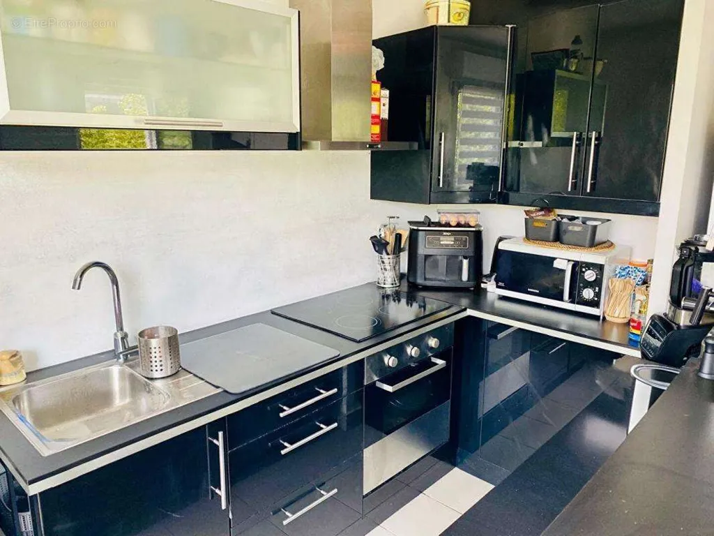 Cucina - 4-Bed Apartment with Balcony in Montévrain