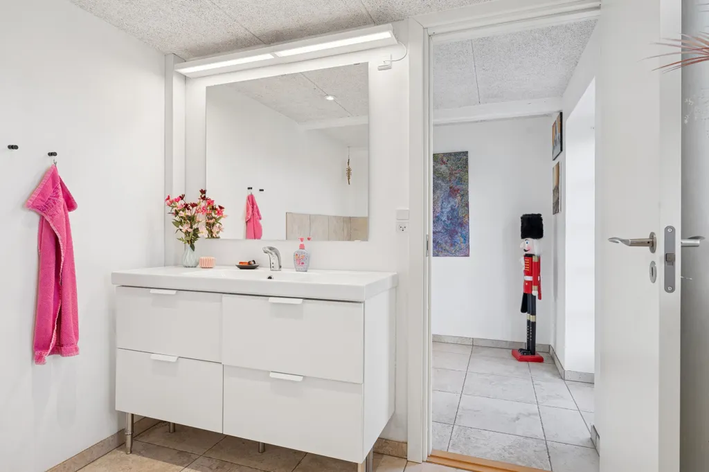 Baños - House with Business Potential and Large Garden by Alling Å
