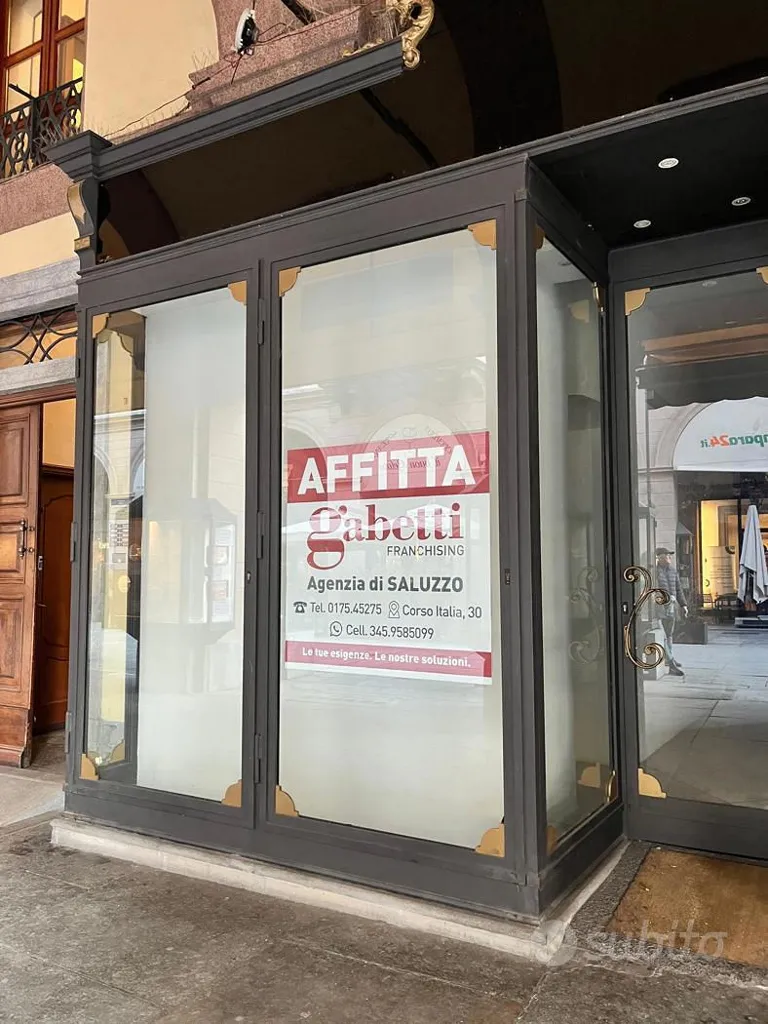 Välivaade - Commercial Space with Large Windows in Saluzzo