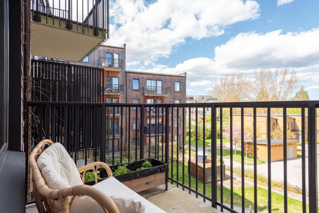 Balcony - Modern Flat with Balcony in Södra Ladugårdsängen