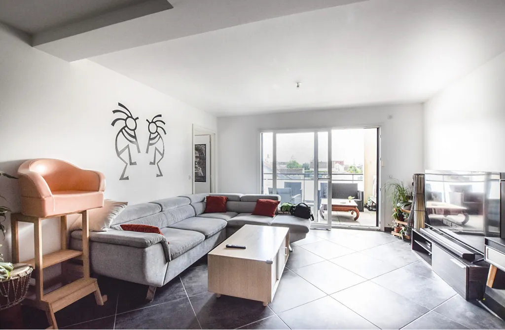 Elutuba - Recent Flat with Terrace in Dole Centre