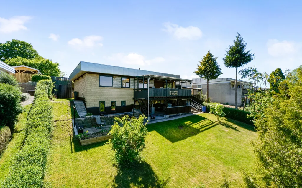 Giardino - Renovated Villa with Garden in Måløv