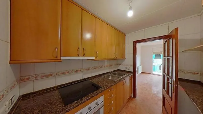 Cuisine - Family-orientated Flat with Balcony in Mataró