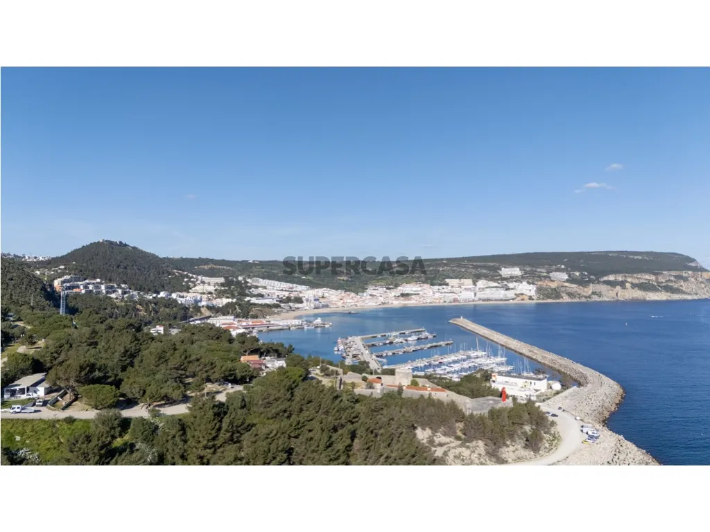 Duplex Flat with Sea View in Sesimbra