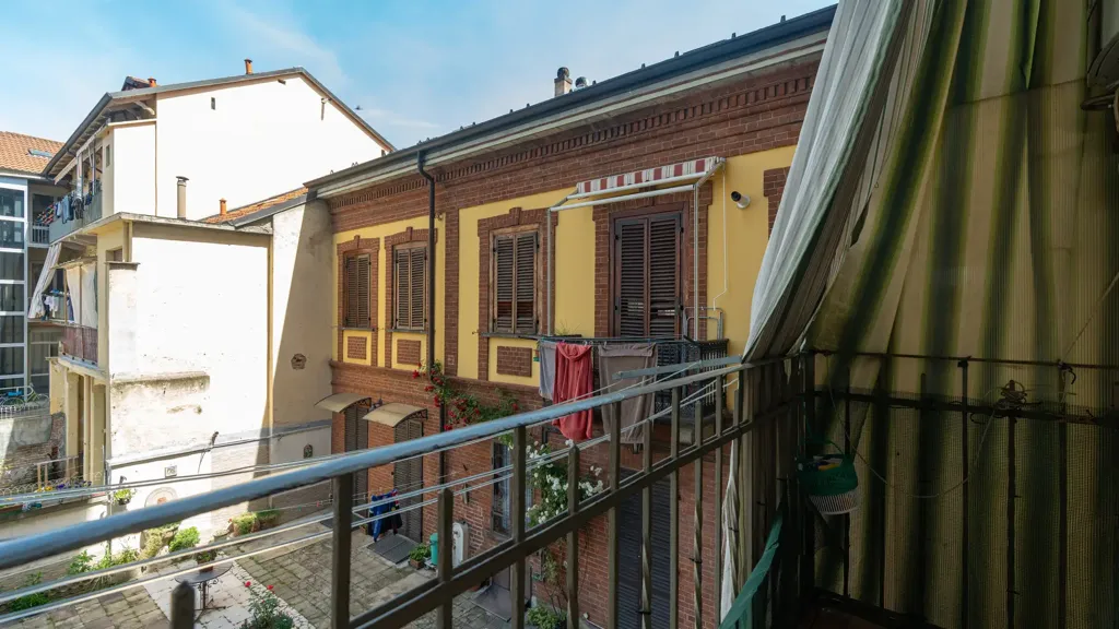 Rõdu - 3-Bedroom Apartment with Balcony in Turin