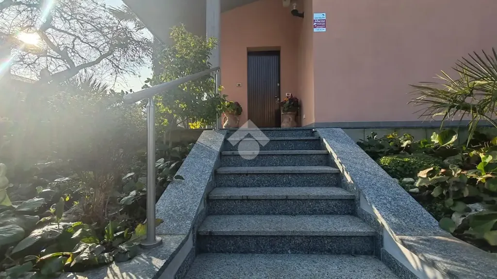 Toad - Signorile Villa with Garden in Opera