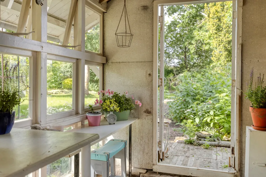 Terrass - Charming Villa with Parkland Views in Maasland