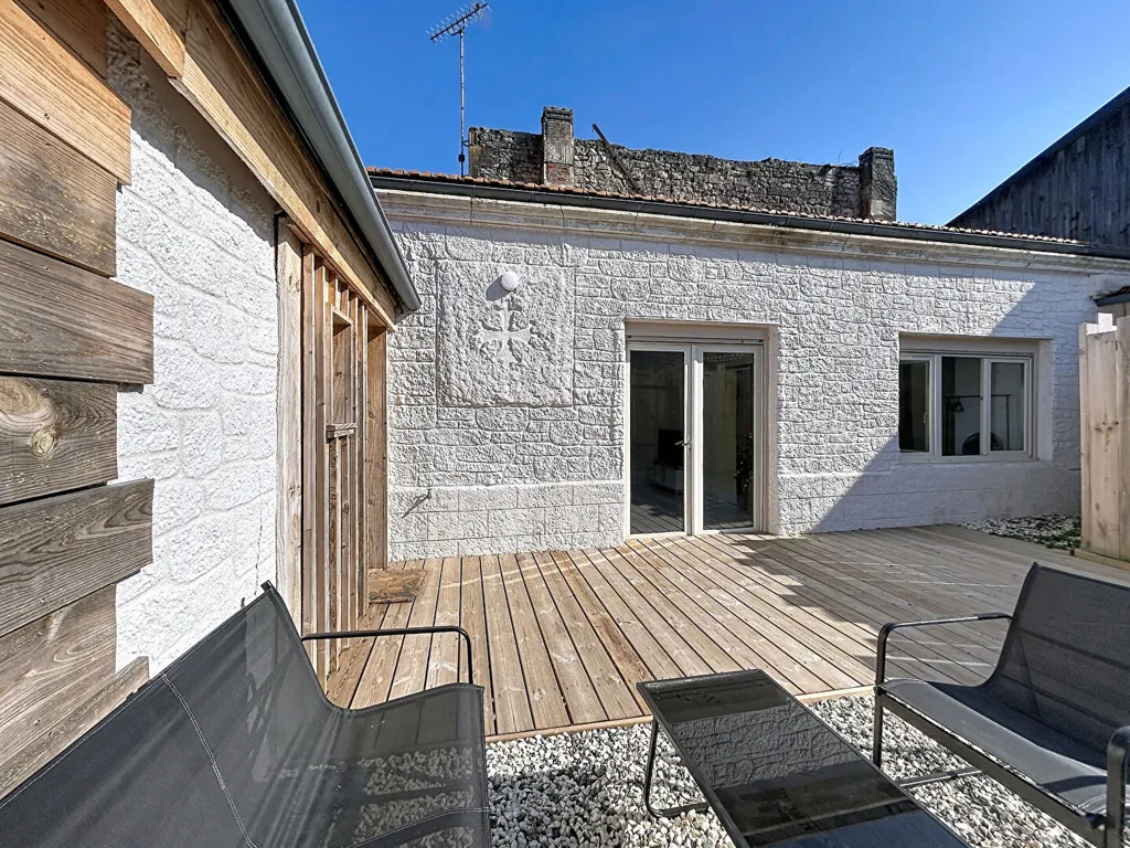 Terrass - Ground Floor House with Terrace in Rochefort Centre
