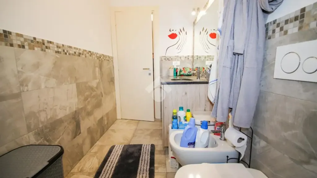 Salles de bain - Rustic Apartment with Triple Exposure in San Benigno Canavese
