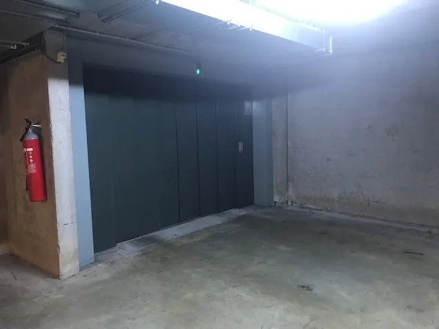 Garage - Garage avec Accès Autolift à Bredene