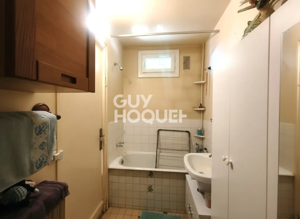 Salles de bain - Maison de Plain-Pied avec Jardin à Proximité des Commodités