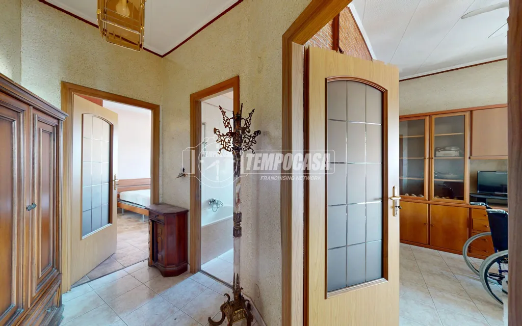 Esik - Bright Trilocale with Balcony in Turin