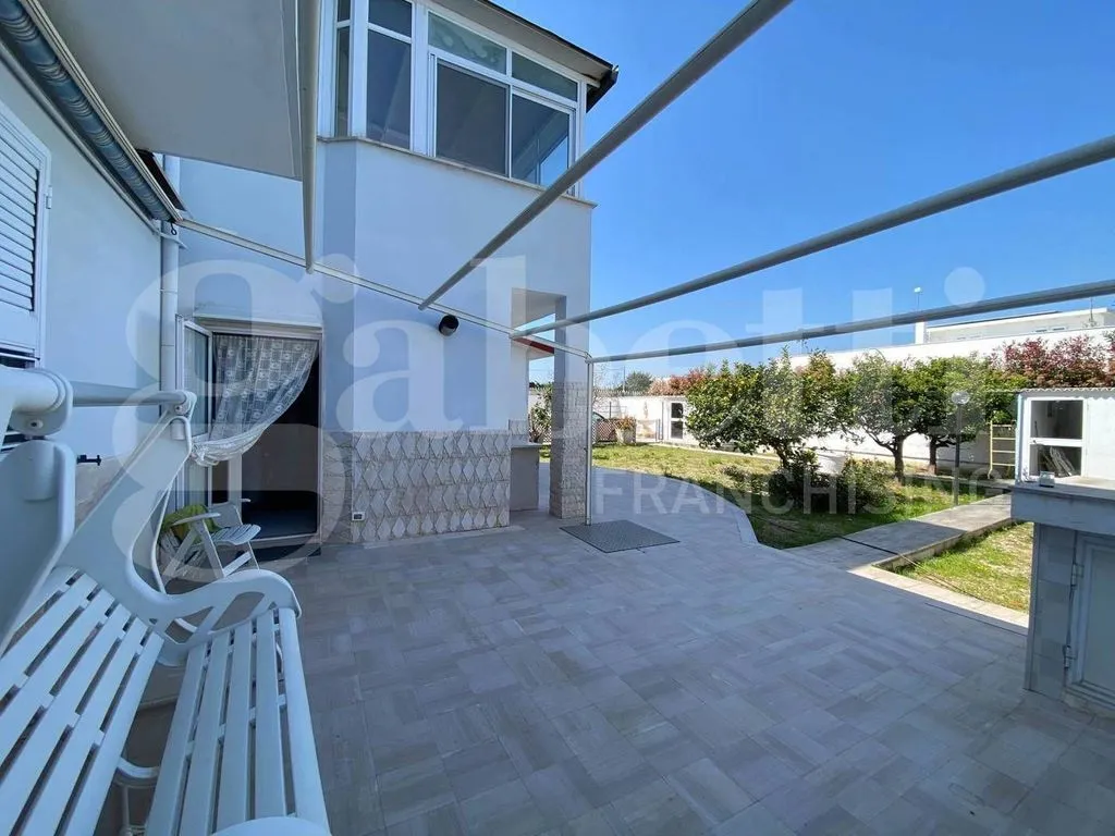 Terrace - Versatile Villa with Garden in Trani