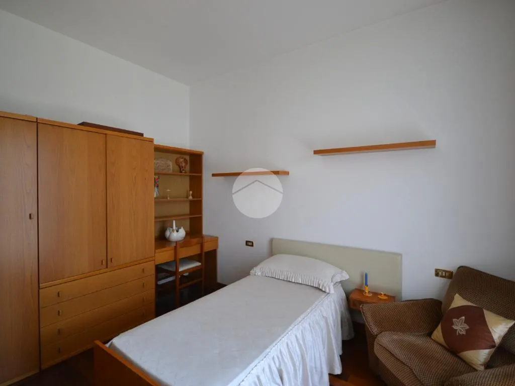 Magamistoad - Detached Villa with Garden in Vittuone