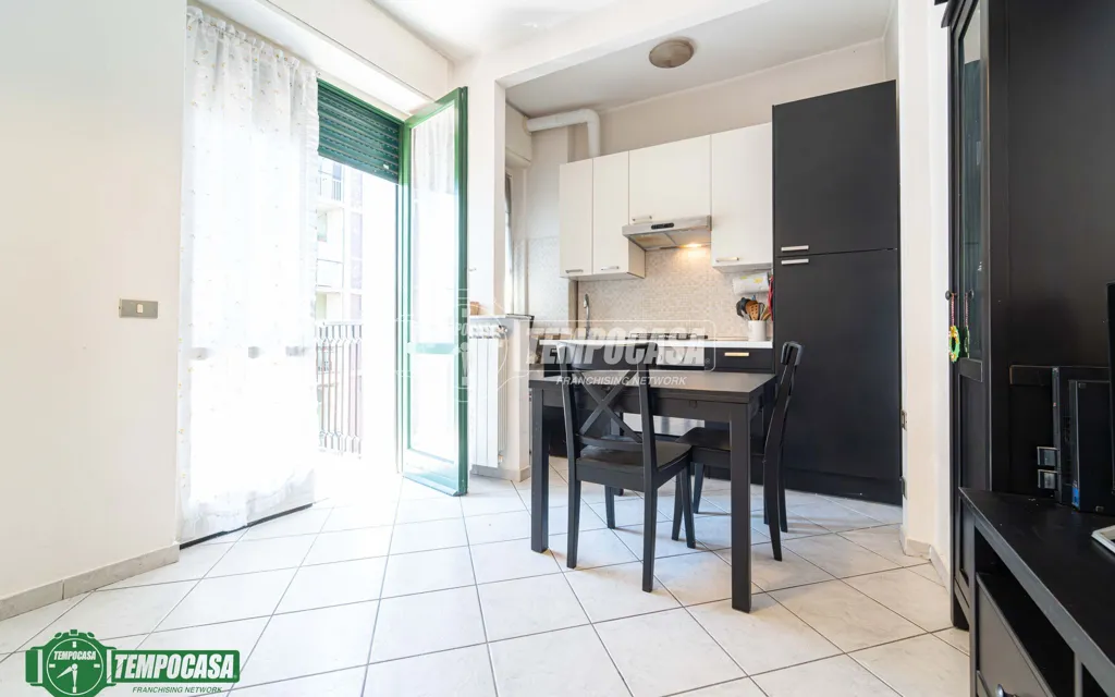 Comedor - Bright 2-Bedroom Apartment with Balcony in Milan