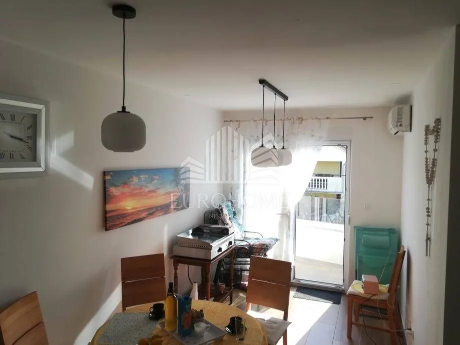 Salle à manger - Two-Bedroom Apartment with Sea View in Pašman