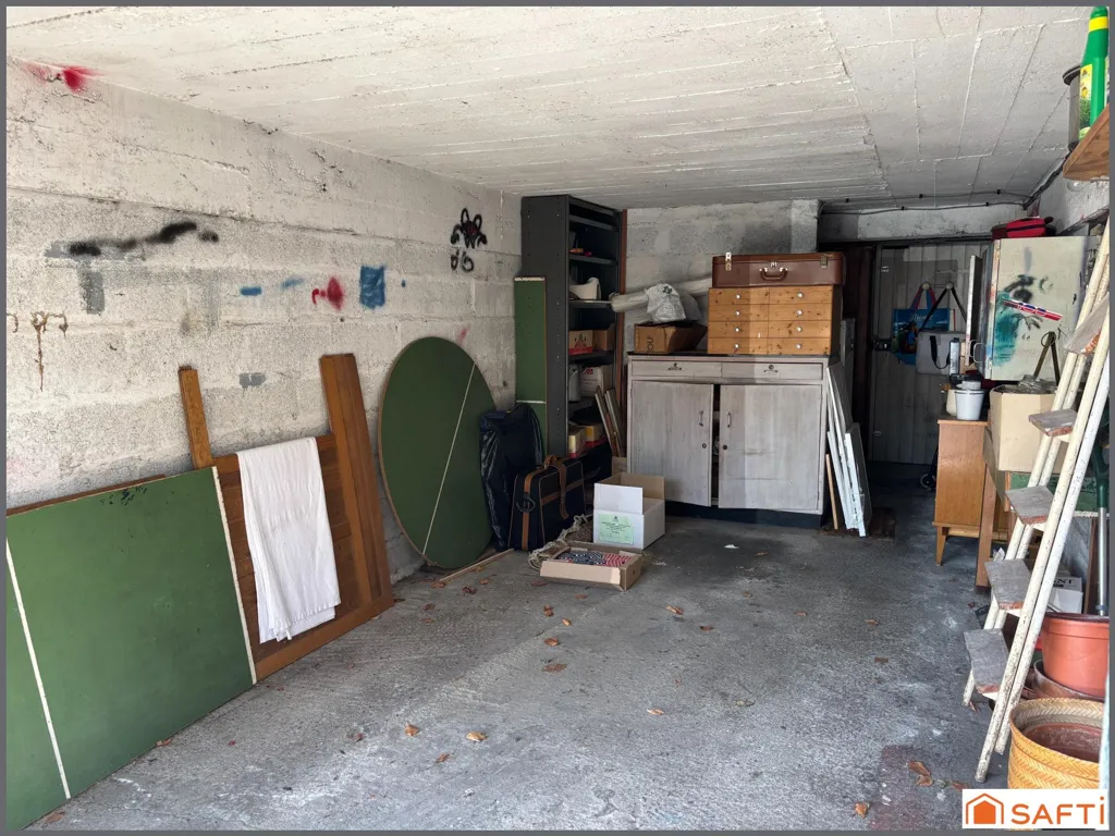 Garage - Appartement avec Balcon et Garage au Cœur de Nantes