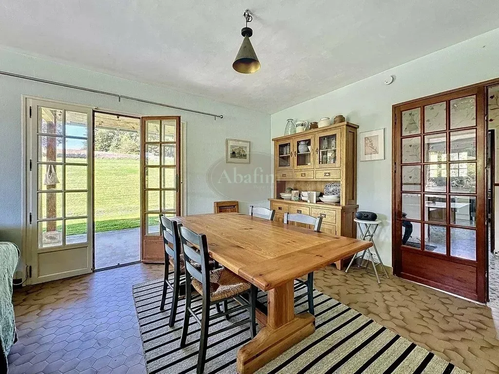 Sala da pranzo - Bright Villa with Pool in Quiet Location