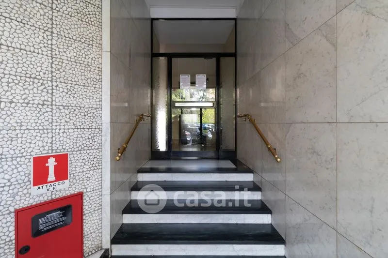 Esik - Brightly Lit Flat with Balcony in Milan