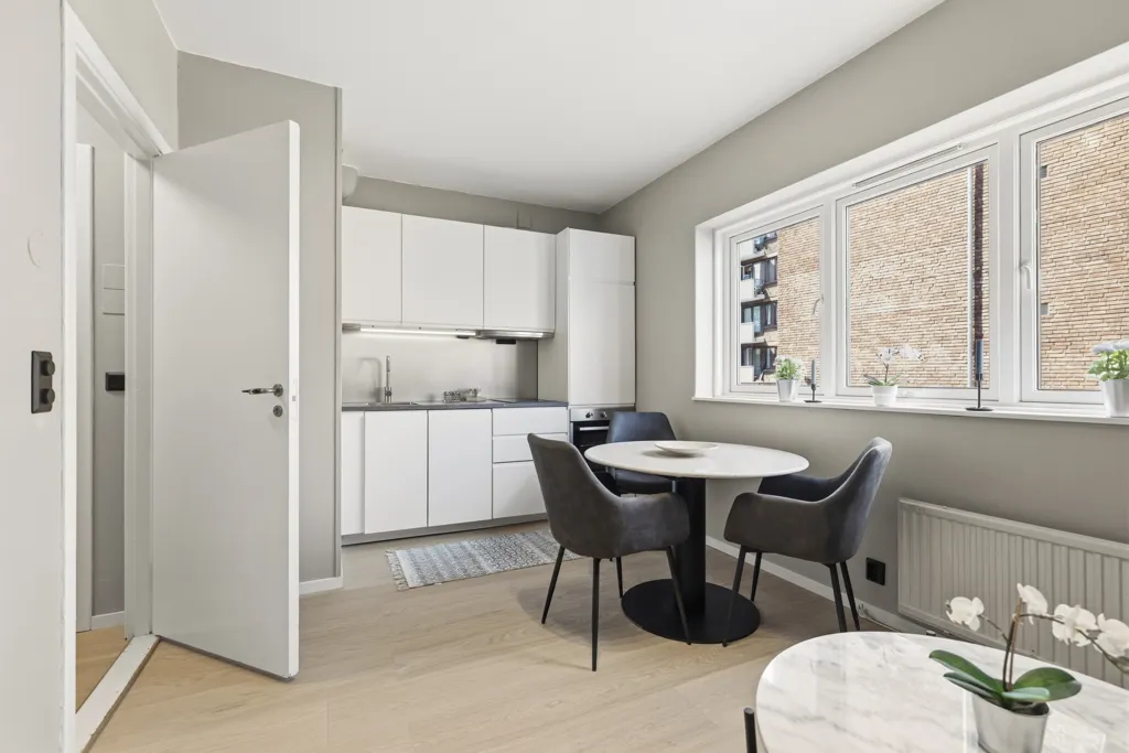 Sala da pranzo - Modern Flat with High Ceilings in Central Location