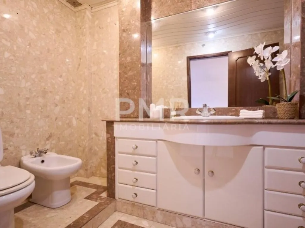 Vannitoad - Luxury Flat with Two Fronts in Lisbon